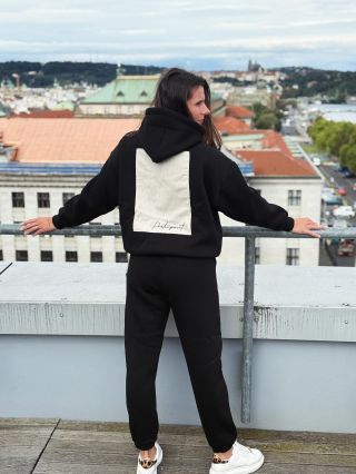 Praha je naším domovem a inspirací. Naše značka PROTENPOCIT v sobě odráží dynamiku a energii tohoto města. Stojíme nad...